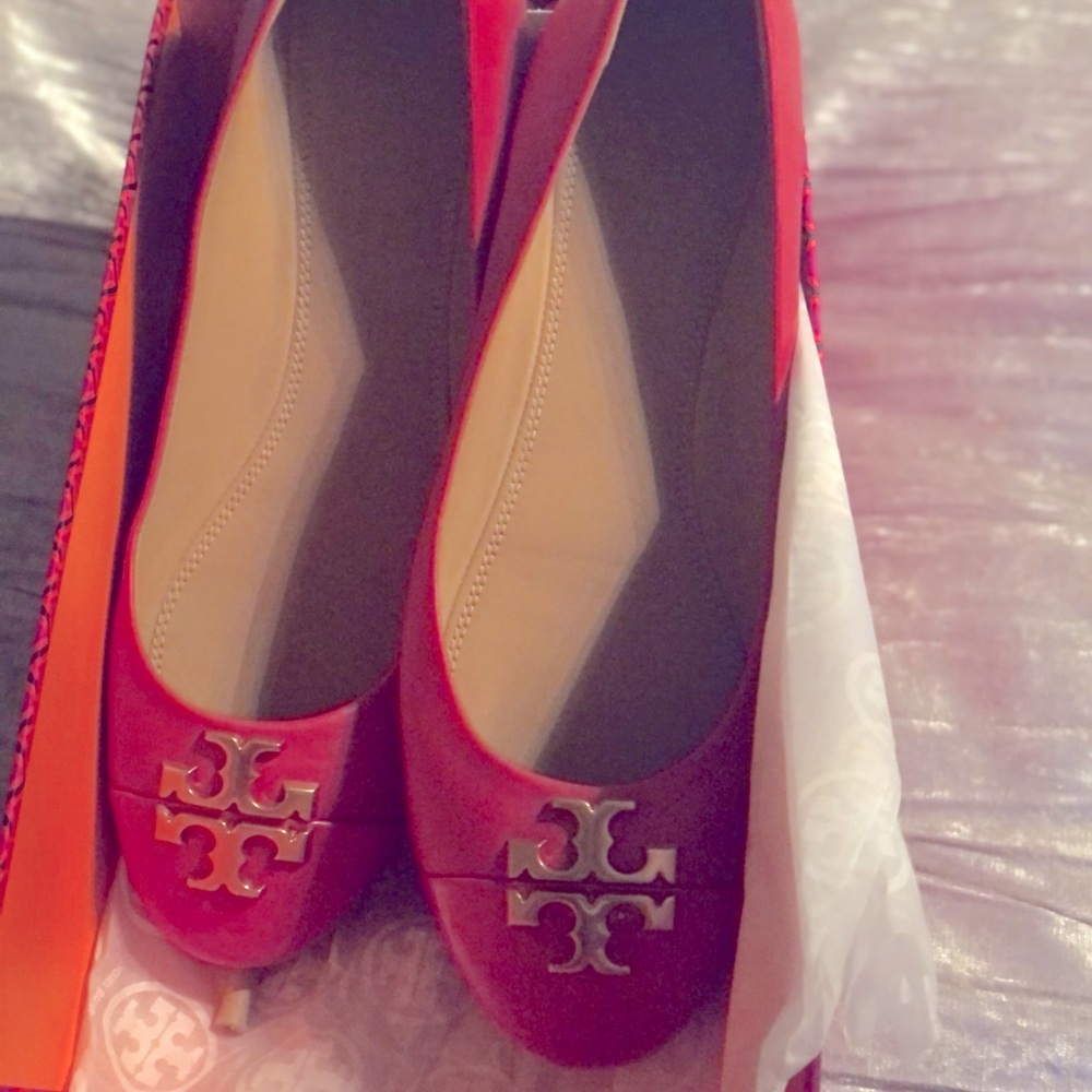 New Tory Burch flats leather w/ patent leather toe